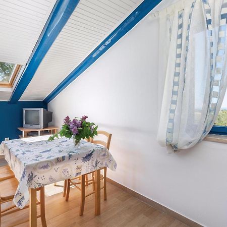 Cozy Apartment In Tar With House Sea View Tar-Vabriga Екстериор снимка