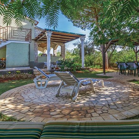 Cozy Apartment In Tar With House Sea View Tar-Vabriga Екстериор снимка