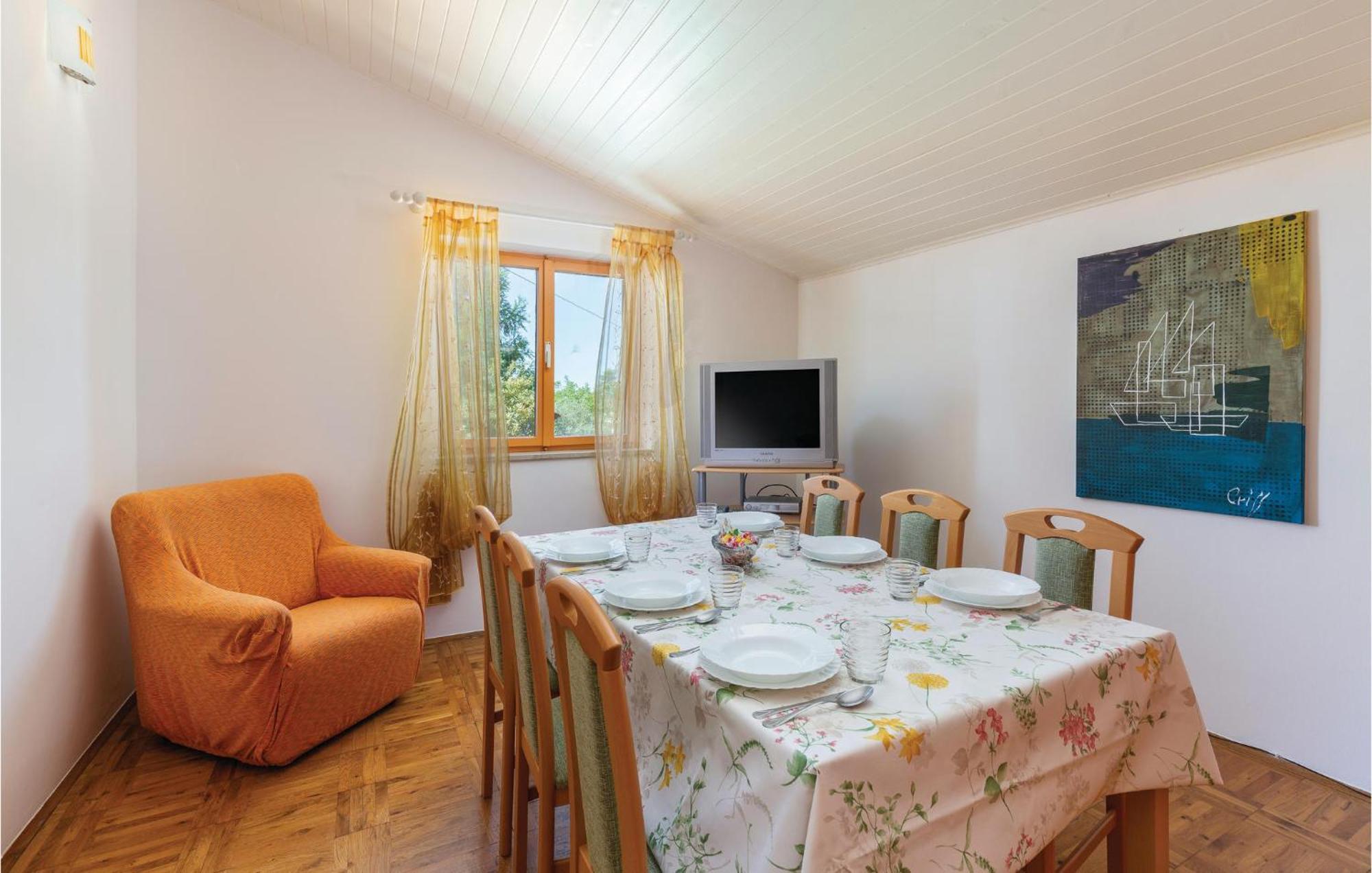 Cozy Apartment In Tar With House Sea View Tar-Vabriga Екстериор снимка