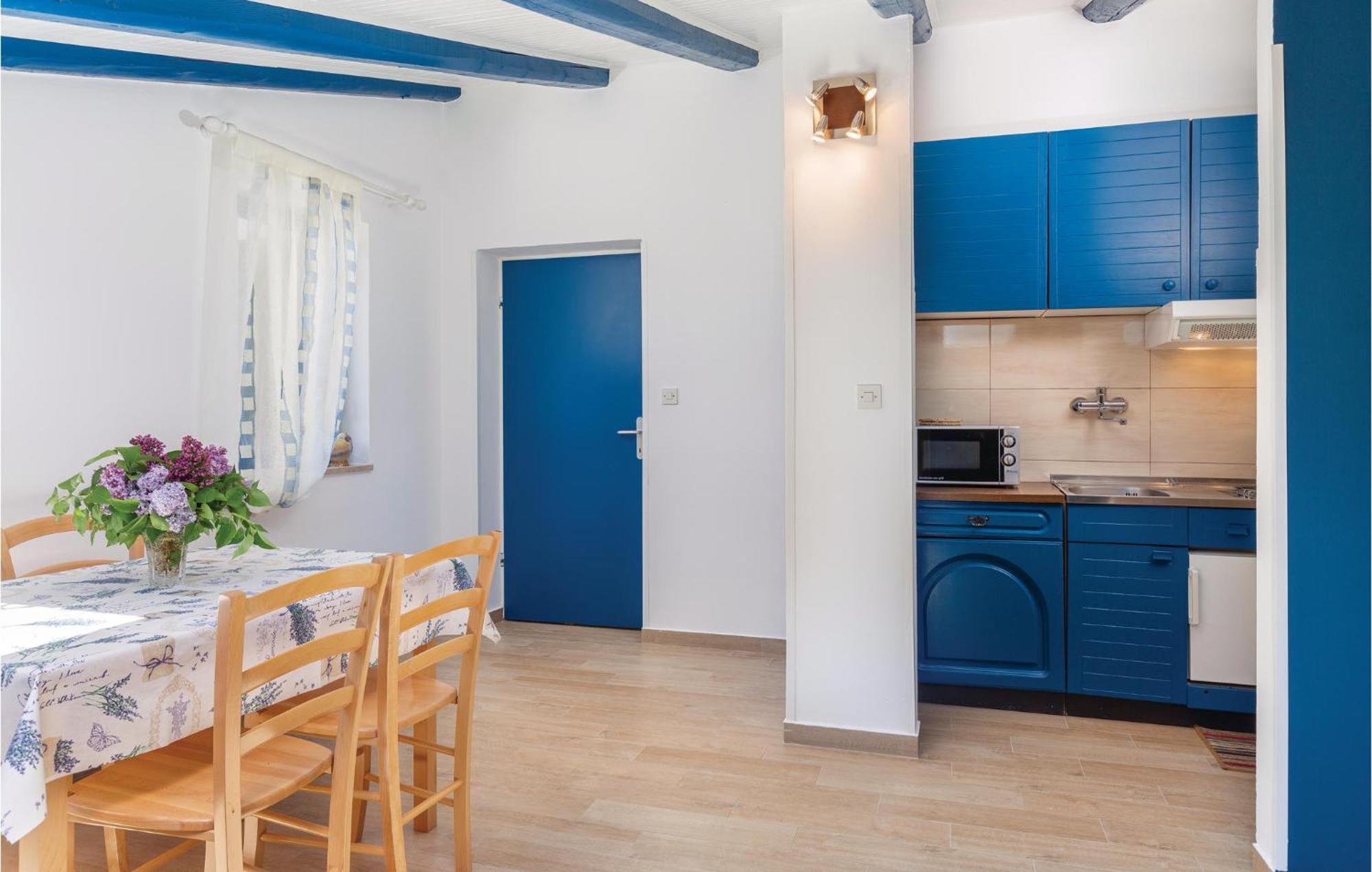 Cozy Apartment In Tar With House Sea View Tar-Vabriga Екстериор снимка