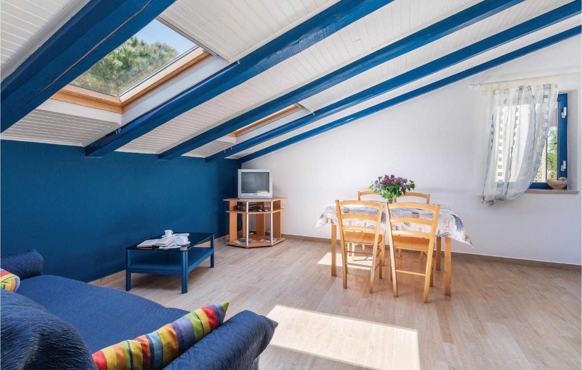 Cozy Apartment In Tar With House Sea View Tar-Vabriga Екстериор снимка