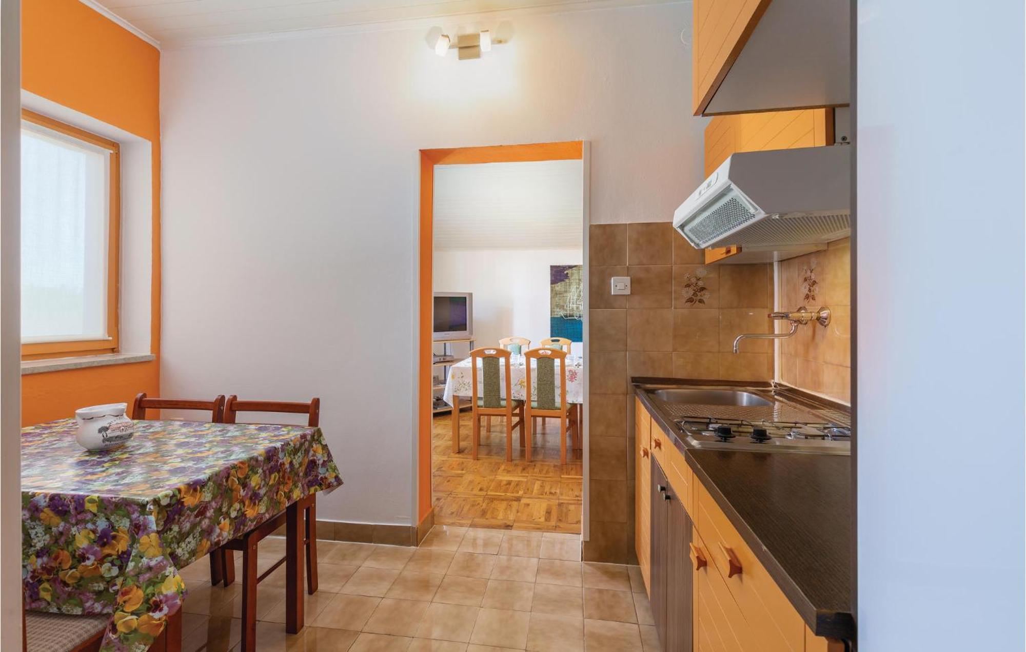 Cozy Apartment In Tar With House Sea View Tar-Vabriga Екстериор снимка
