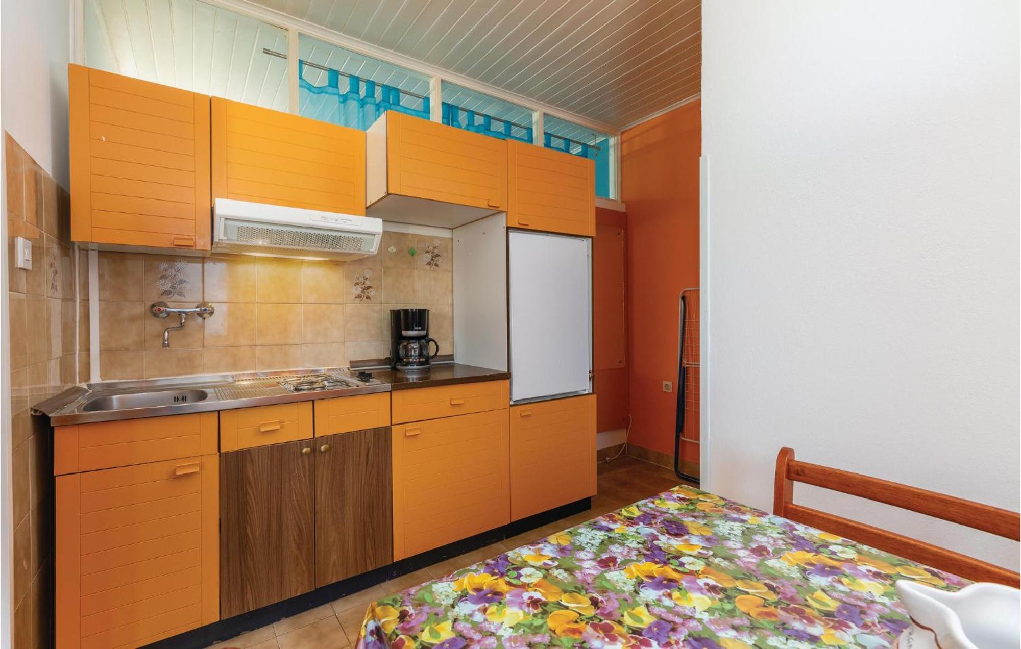 Cozy Apartment In Tar With House Sea View Tar-Vabriga Екстериор снимка