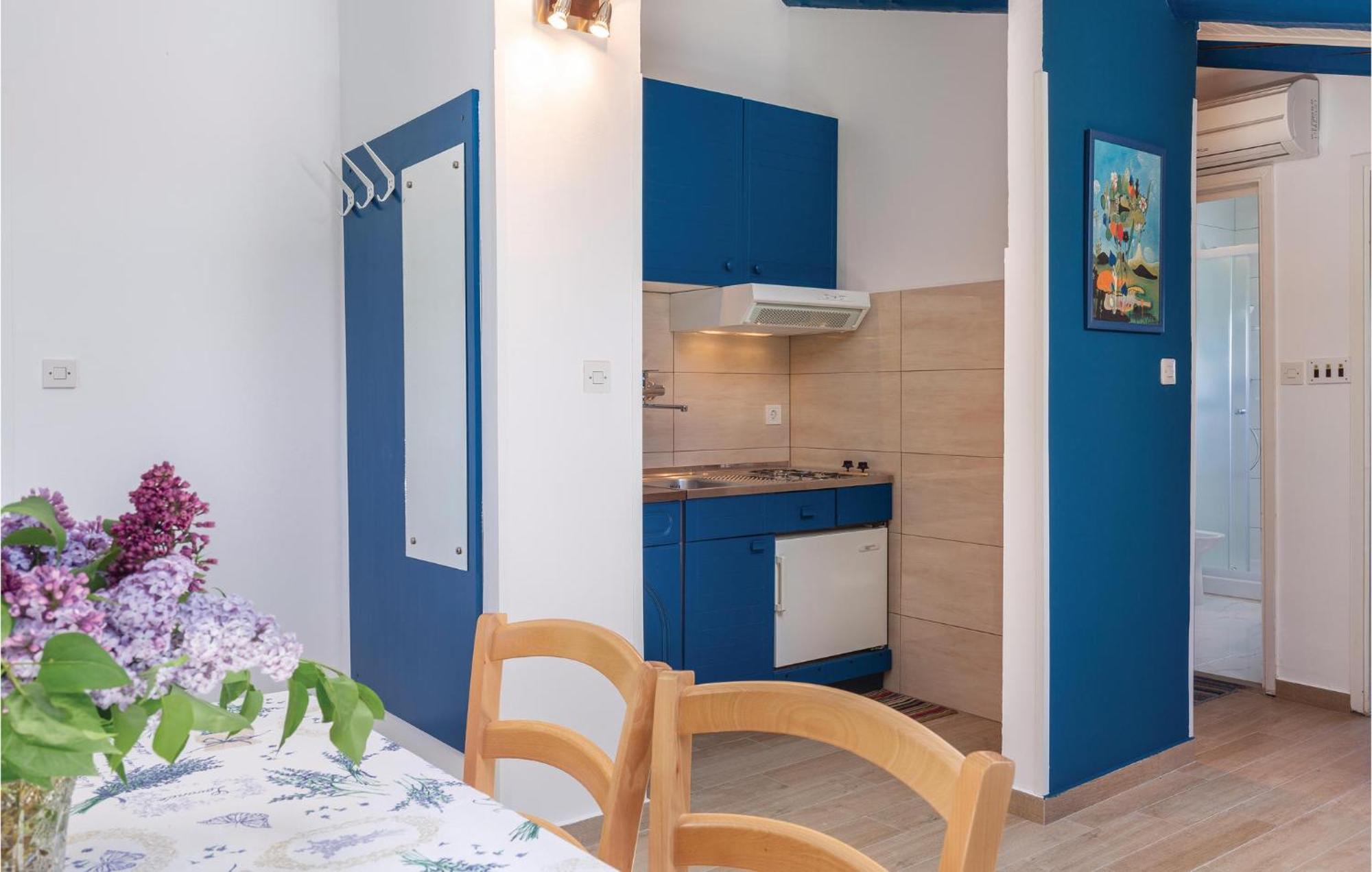 Cozy Apartment In Tar With House Sea View Tar-Vabriga Екстериор снимка