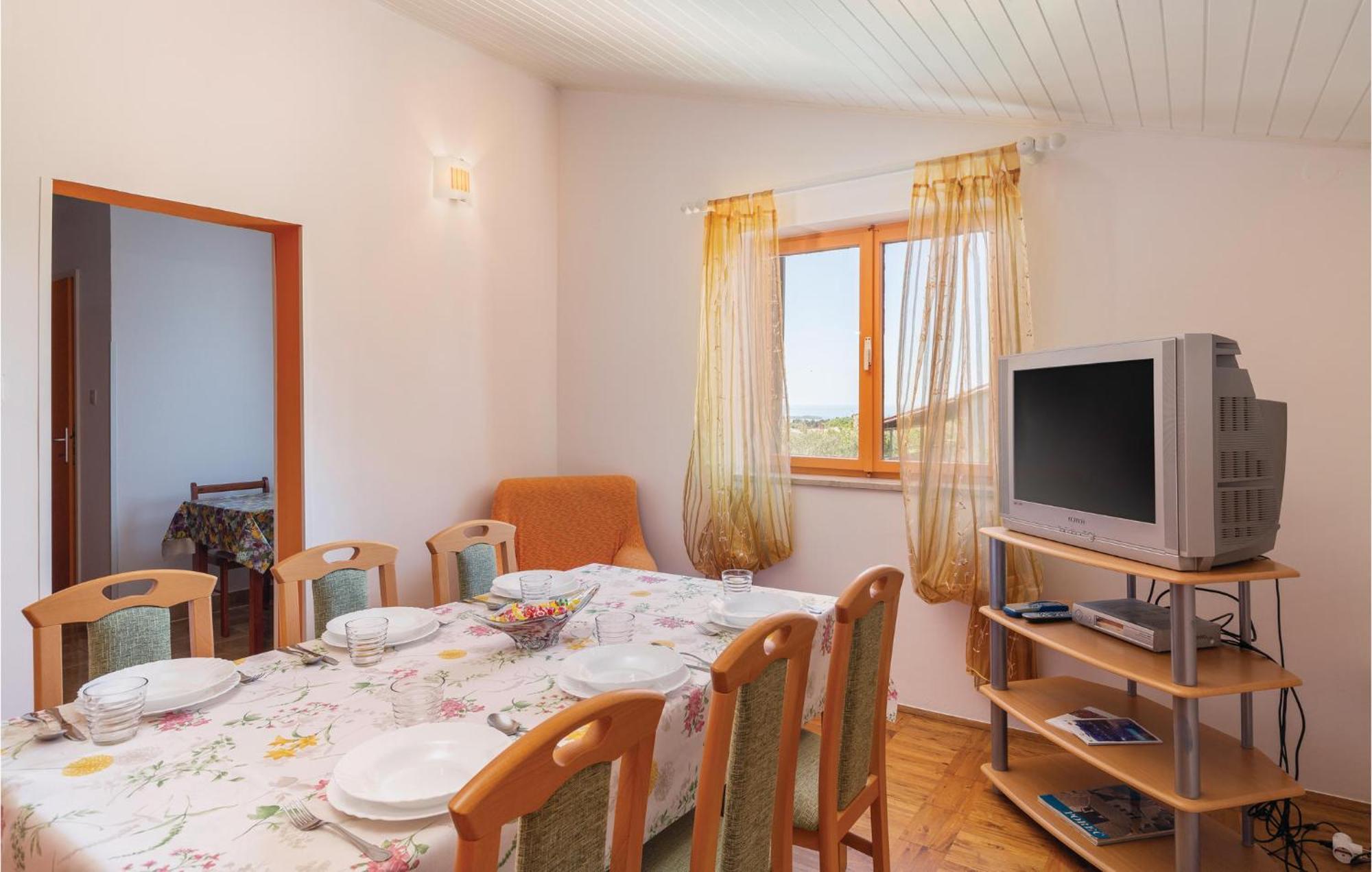 Cozy Apartment In Tar With House Sea View Tar-Vabriga Екстериор снимка