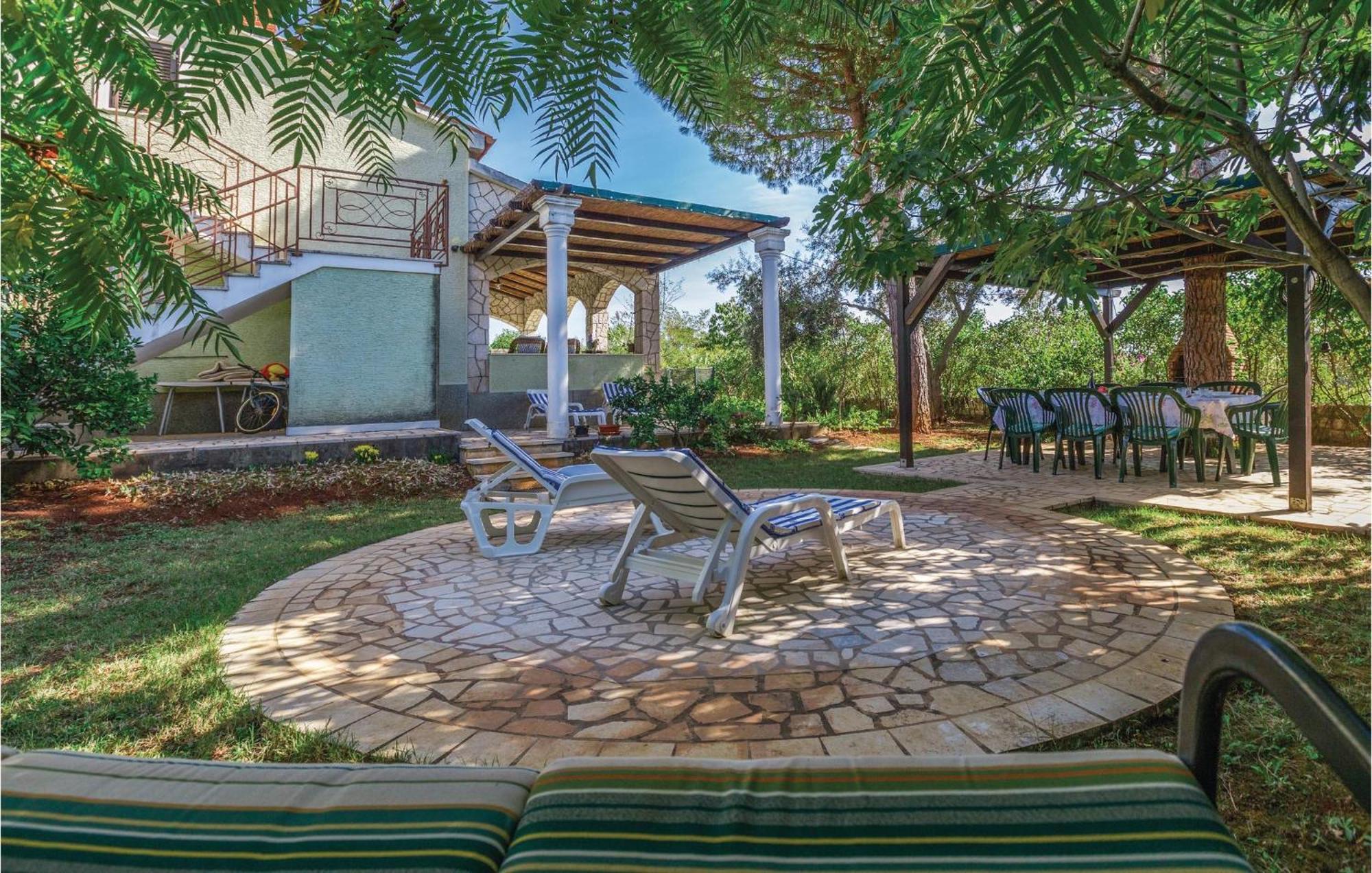 Cozy Apartment In Tar With House Sea View Tar-Vabriga Екстериор снимка